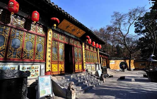 南京玄奘寺在什么地方？每天开放时间是怎样安排的？